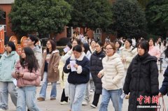 四川成都：考生参加全国大学